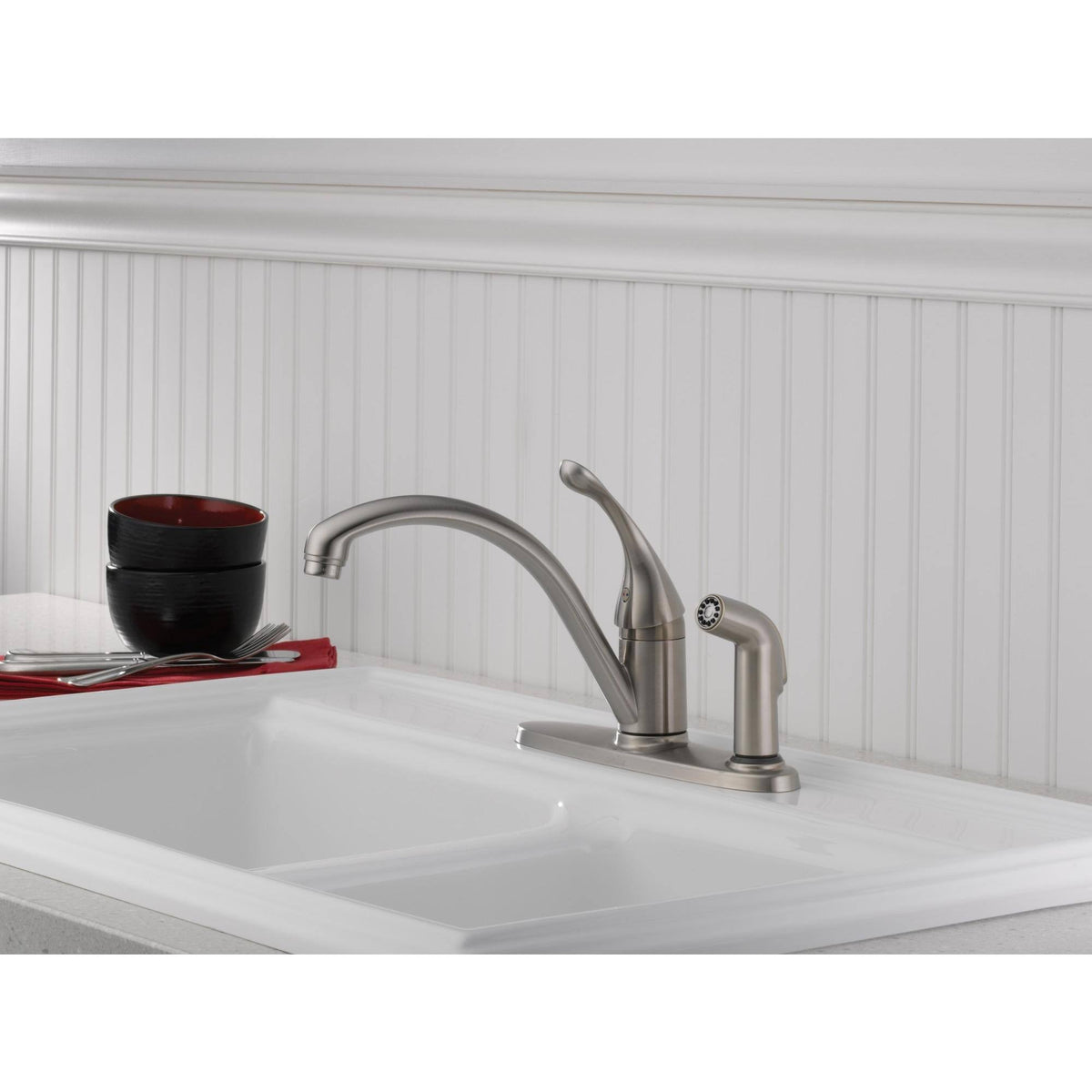 Chrome Single Handle Kitchen Faucet with Integral Spray I817