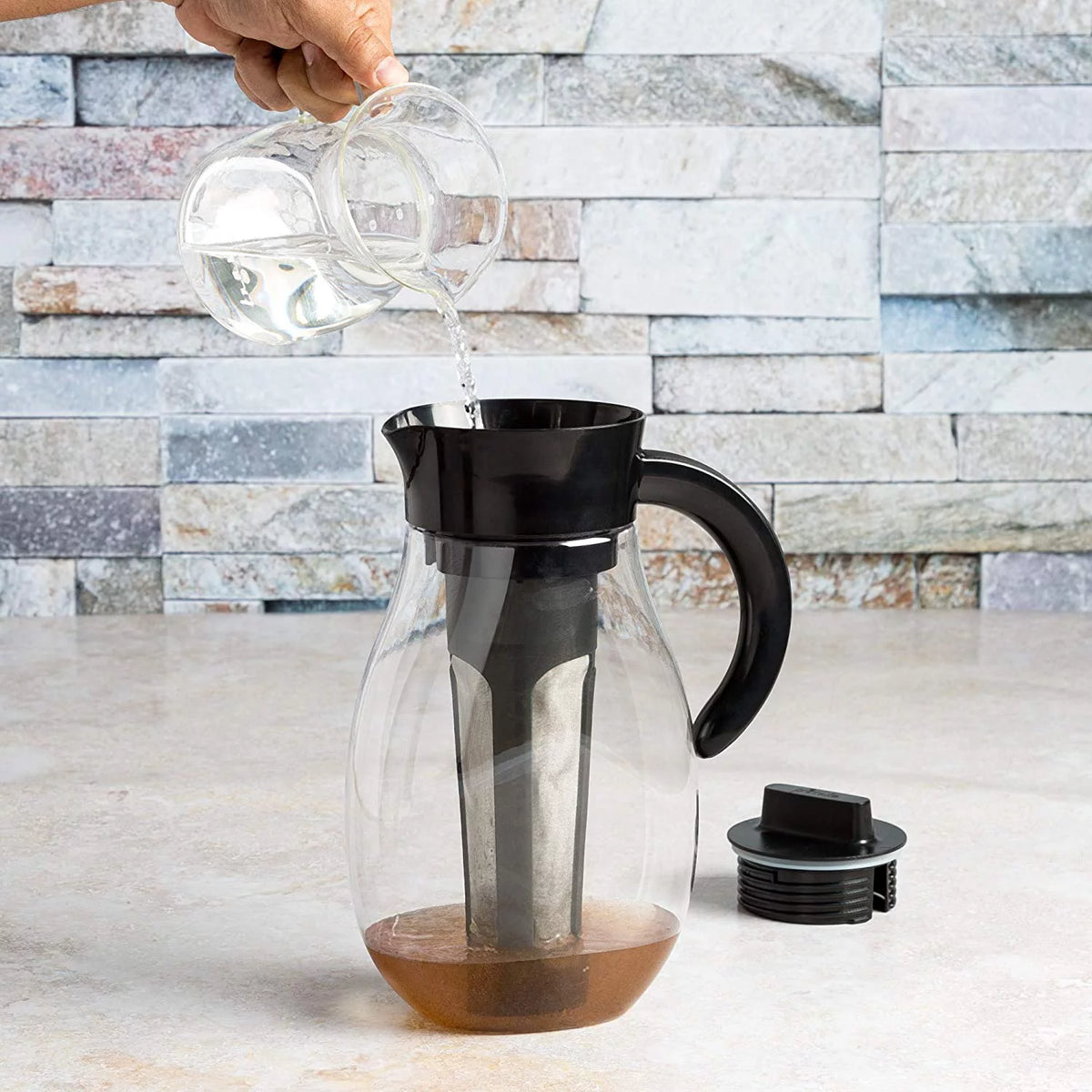 Airtight Cold Brew Coffee or Iced Tea Maker 2.7 Quart Black N86375