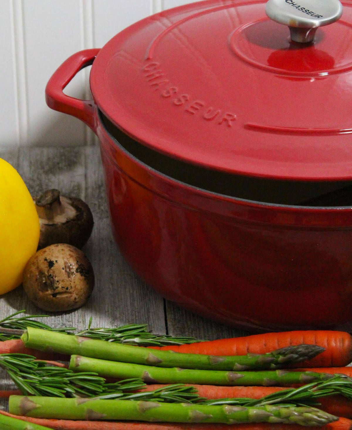 5.5-Quart Red Enameled Cast Iron Round Dutch Oven Z4846